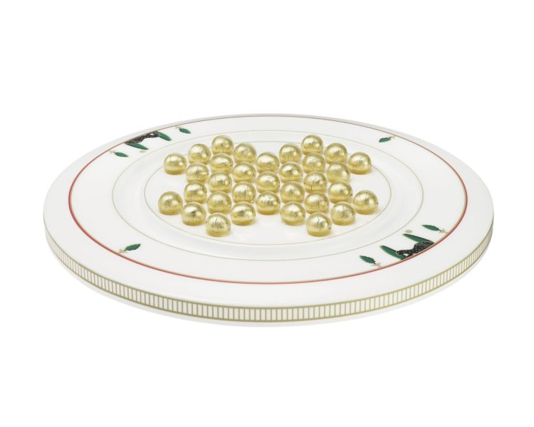 Panthère-de-Cartier-solitaire-game-lacquered-wood-750x600